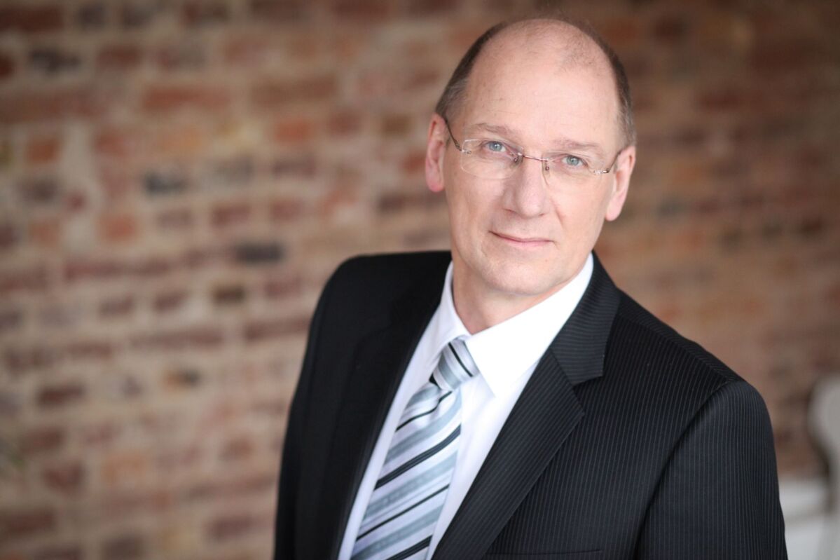 experte für informationssicherheit - dqs - dr holger grieb